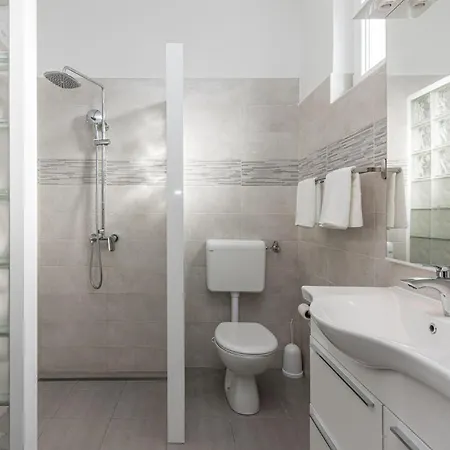 Apartment In With Kitchen *